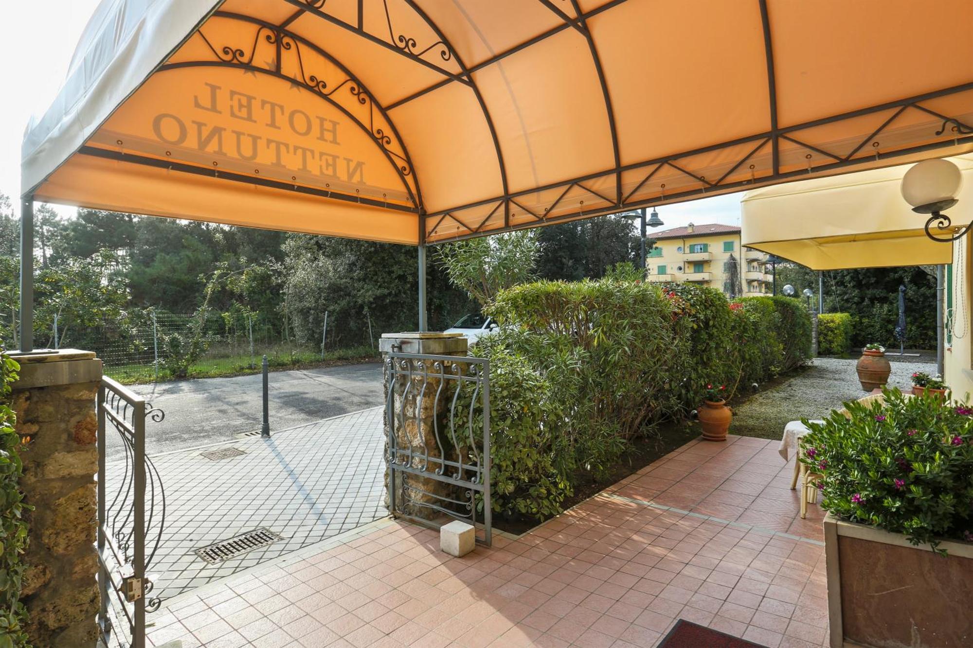 Hotel Nettuno Marina di Pietrasanta Exterior photo