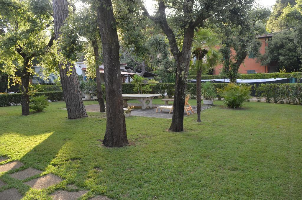 Hotel Nettuno Marina di Pietrasanta Exterior photo