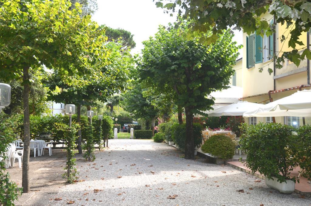 Hotel Nettuno Marina di Pietrasanta Exterior photo