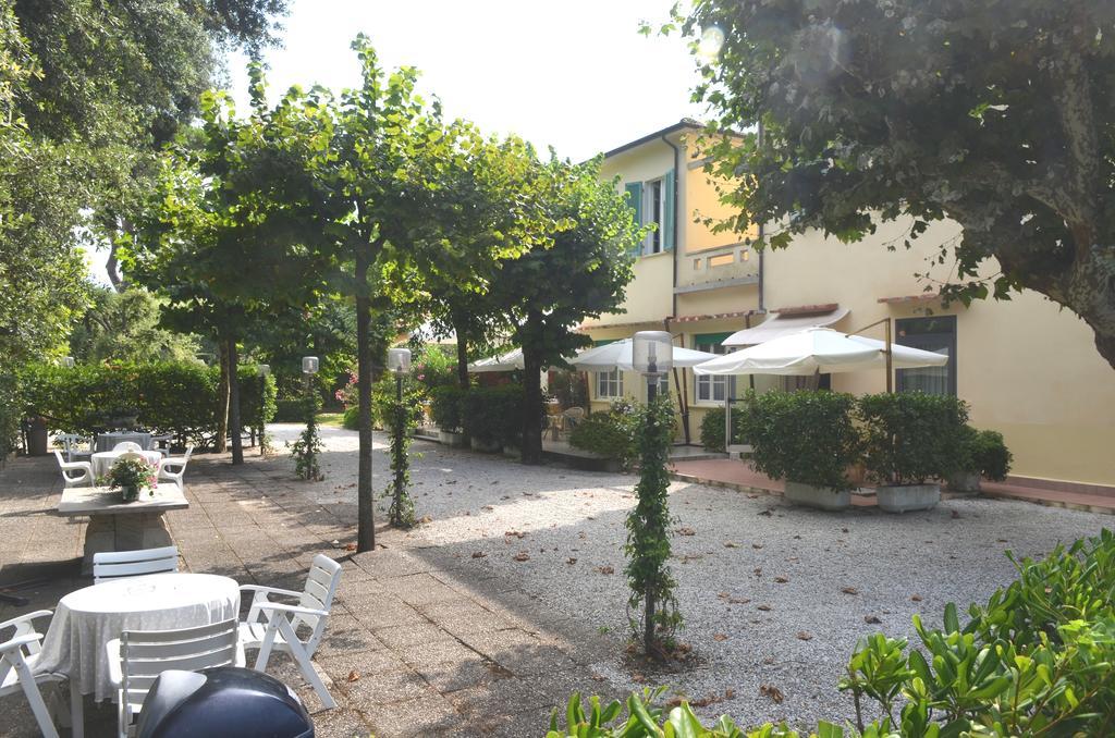 Hotel Nettuno Marina di Pietrasanta Exterior photo
