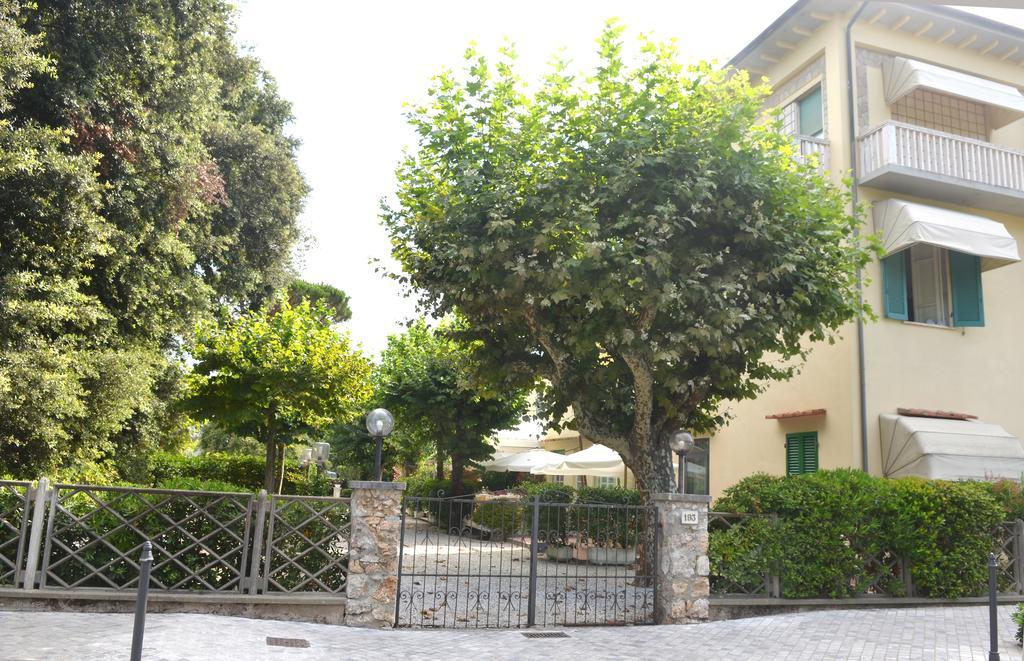 Hotel Nettuno Marina di Pietrasanta Exterior photo