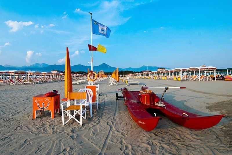 Hotel Nettuno Marina di Pietrasanta Exterior photo