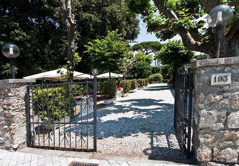 Hotel Nettuno Marina di Pietrasanta Exterior photo
