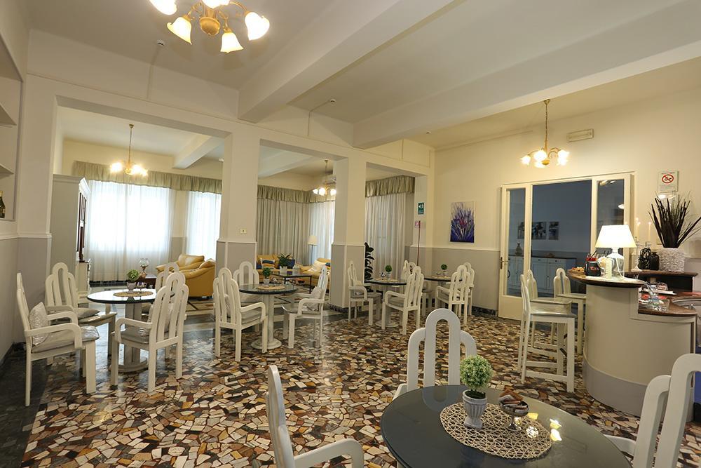 Hotel Nettuno Marina di Pietrasanta Exterior photo